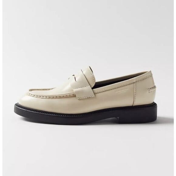 NWOT VAGABOND Shoemakers Alex Classic Loafer in White - Picture 3 of 12